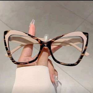 Tortoiseshell and Cream Cat-Eye Fashion Glasses